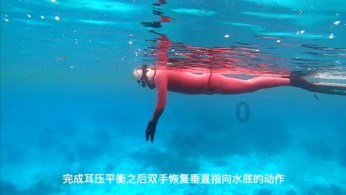 秦霄贤在某综艺游戏节目中，不敢泼向何老师，直接泼向队友范氶丞